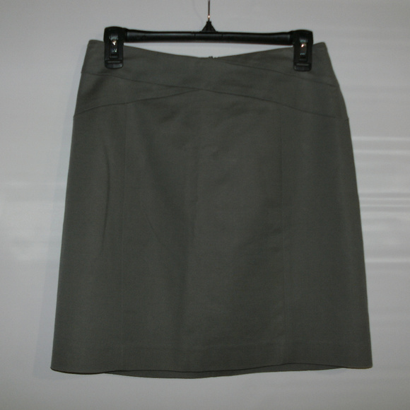 Banana Republic Dresses & Skirts - Banana Republic Stretch Skirt - Zipper Back